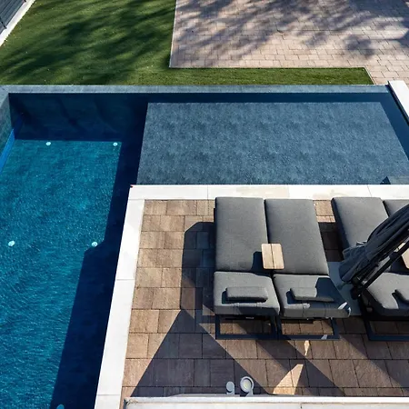 Porta - Pool And *