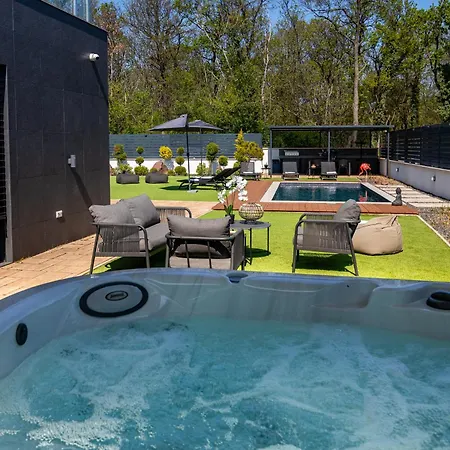 Вилла Porta - Pool And