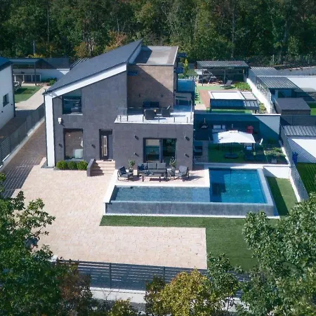 Porta - Private Pool Jacuzzi Ii